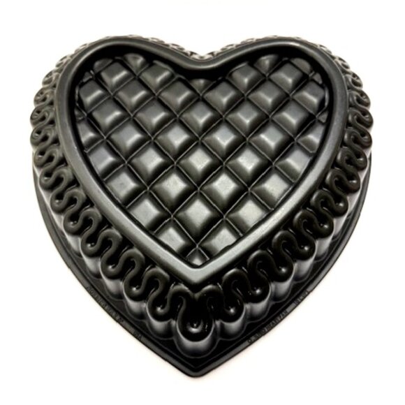 Nordic Ware Black Quilted Heart Baking Pan Aluminum 10 Cups - Picture 3 of 6